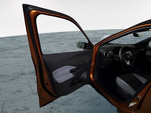 Used 2021 Nissan Kicks SR w/ SR Premium Package image 29