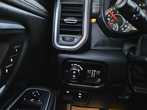 Used 2019 RAM 1500 Laramie image 12