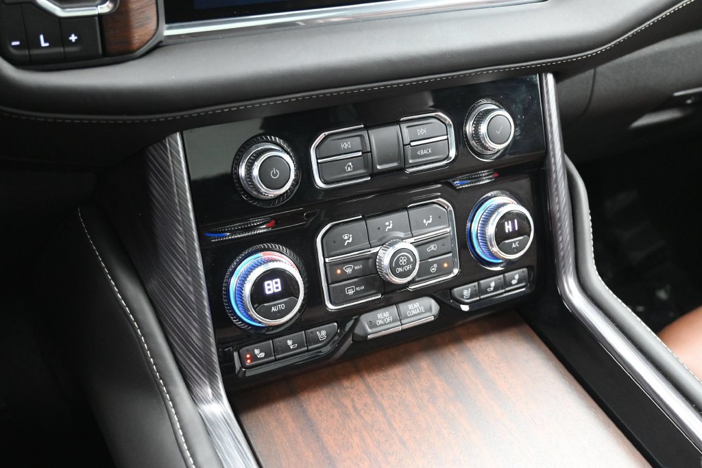 Used 2023 GMC Yukon Denali Ultimate AWD/4WD image 16