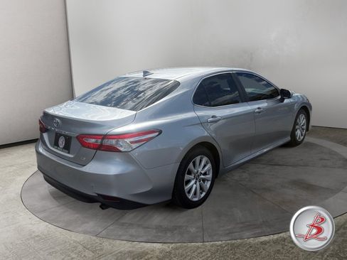 Used 2019 Toyota Camry LE w/ Convenience Package FWD image 7