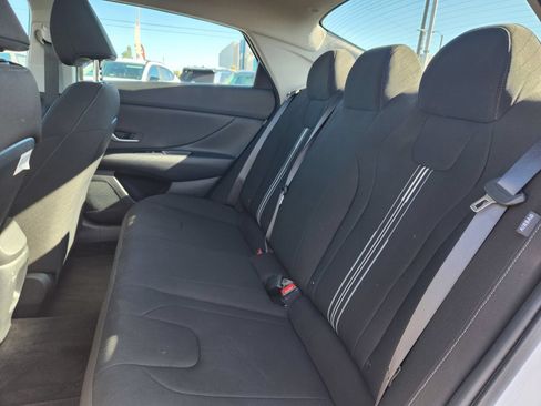 Used 2025 Hyundai Elantra Hybrid FWD image 12