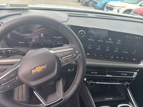 New 2026 Chevrolet Traverse LT image 3