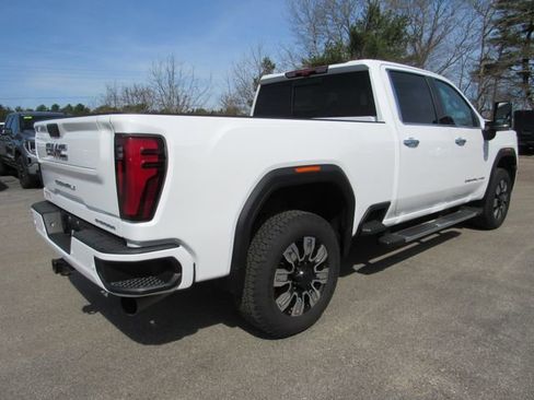 Used 2025 GMC Sierra 2500 Denali w/ Denali Reserve Package AWD/4WD image 8