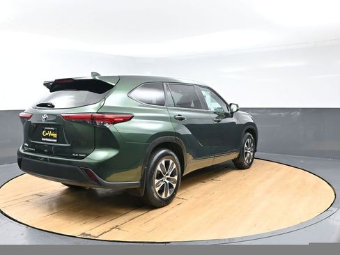 Used 2023 Toyota Highlander XLE image 10