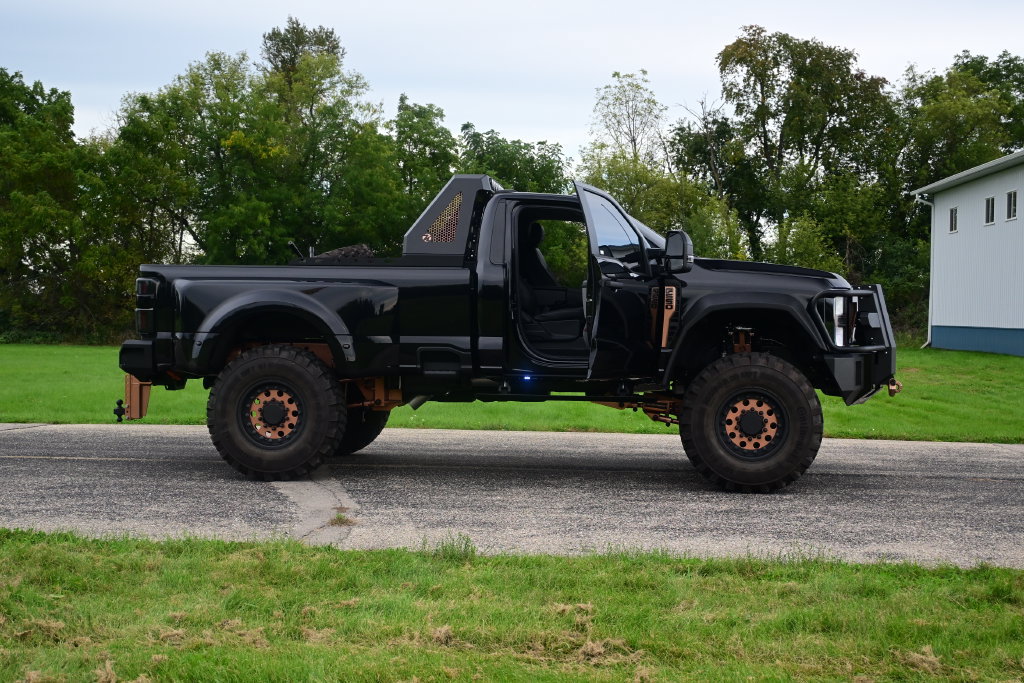 Used 2025 Ford F550 4x4 Regular Cab Super Duty w/ XLT Value Package image 11
