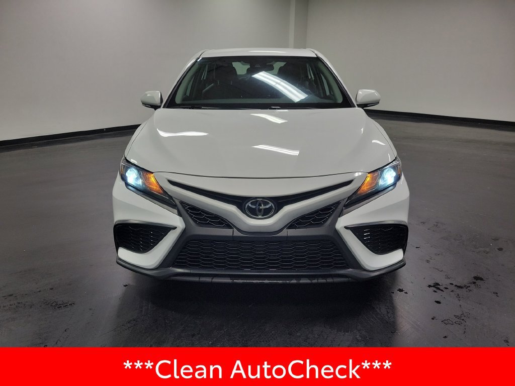 Used 2024 Toyota Camry SE FWD image 3