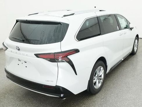 New 2026 Toyota Sienna Limited FWD image 8