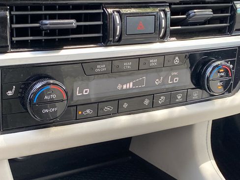 Certified 2023 Nissan Pathfinder SL w/ Black Appearance Package FWD image 22