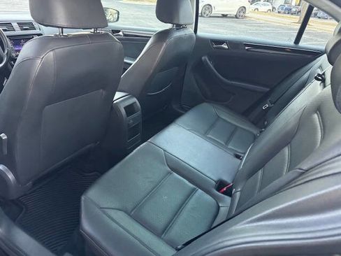 Used 2017 Volkswagen Jetta SEL image 25
