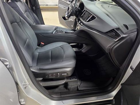 Used 2022 Buick Enclave Premium AWD/4WD image 11