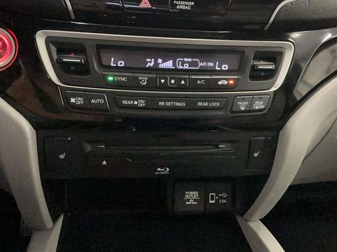Used 2021 Honda Pilot Touring image 27