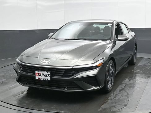 New 2026 Hyundai Elantra Limited w/ Cargo Package FWD image 6