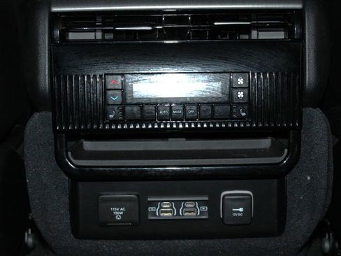 Used 2025 Jeep Wagoneer Series II image 34