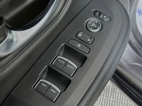 Used 2023 Honda HR-V EX-L image 17