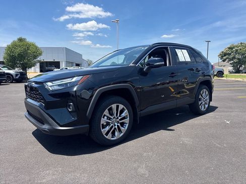 Used 2022 Toyota RAV4 XLE Premium FWD image 2