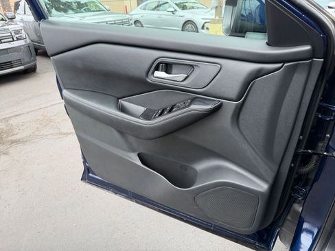 Used 2025 Nissan Rogue SV FWD image 18