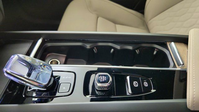 Certified 2026 Volvo XC60 B5 Plus w/ Protection Package Premier AWD/4WD image 17