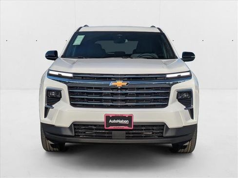 New 2025 Chevrolet Traverse LT image 8