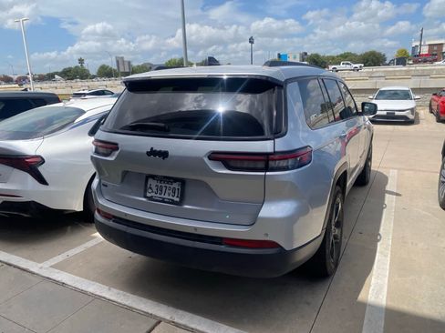 Used 2021 Jeep Grand Cherokee L Laredo RWD image 6