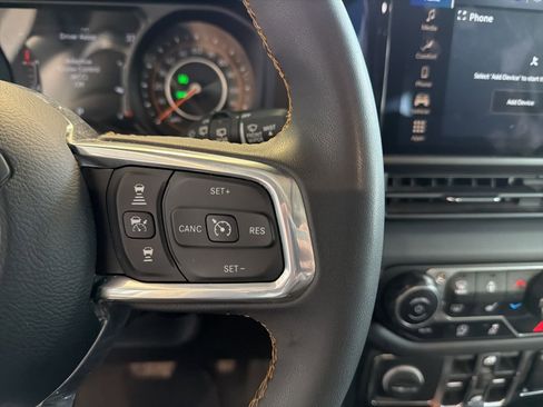 Used 2024 Jeep Wrangler Unlimited Sahara AWD/4WD image 20