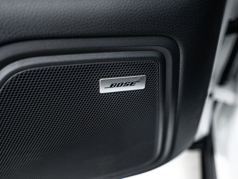 Certified 2025 Porsche Macan image 17