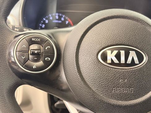 Used 2020 Kia Soul LX FWD image 26
