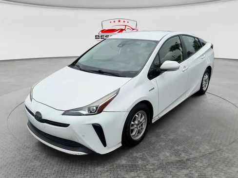 Used 2019 Toyota Prius LE FWD image 1