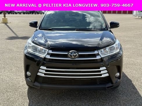 Used 2017 Toyota Highlander XLE image 2