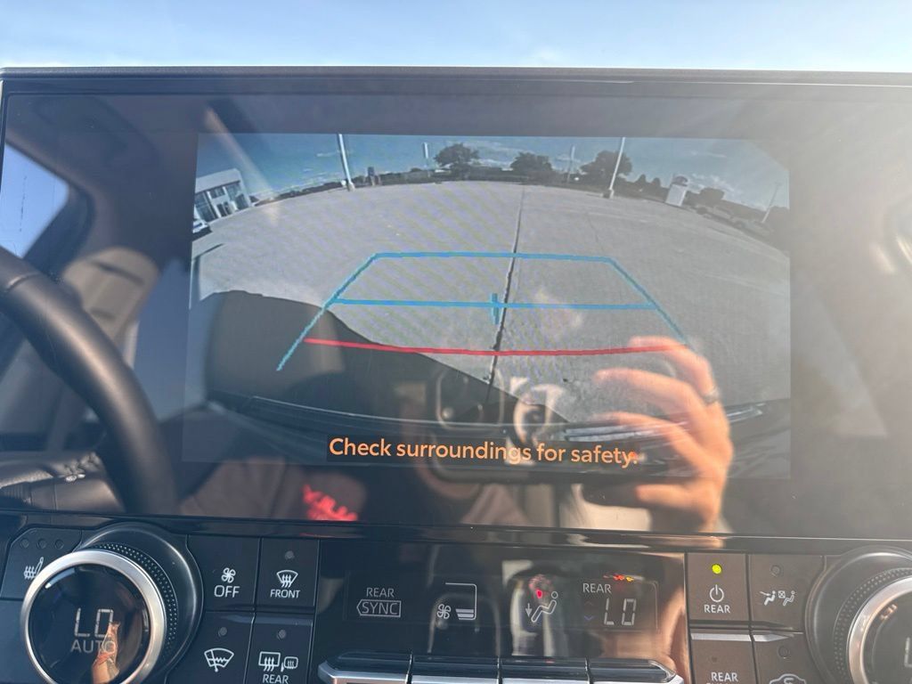 Used 2025 Toyota Highlander XLE AWD/4WD image 15