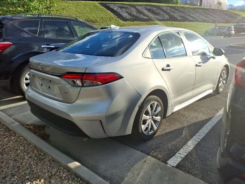 Used 2023 Toyota Corolla LE FWD image 2