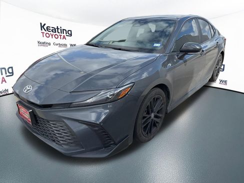 Certified 2025 Toyota Camry SE image 3