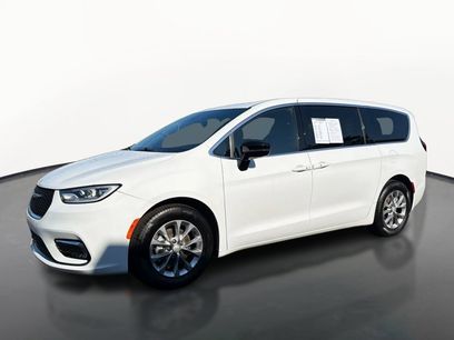 Used 2026 Chrysler Pacifica Limited