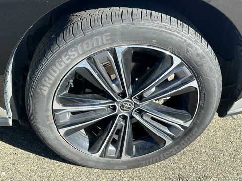 Used 2023 Toyota bZ4X AWD image 18