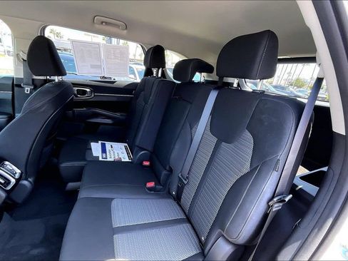 Used 2026 Kia Sorento LX FWD image 17
