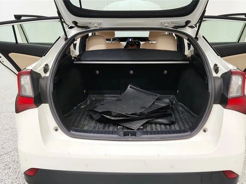 Used 2020 Toyota Prius XLE image 19