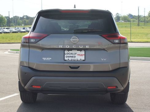 Used 2023 Nissan Rogue SV w/ SV Premium B Package FWD image 3