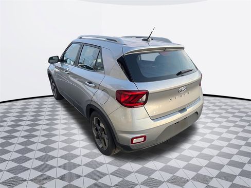 Used 2025 Hyundai Venue SEL image 5