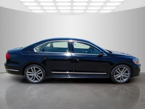 Used 2016 Volkswagen Passat 1.8T R-Line w/ R-Line Lighting Package FWD image 8