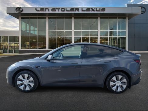 Used 2022 Tesla Model Y Long Range image 6
