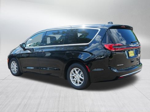 New 2026 Chrysler Pacifica Select image 5