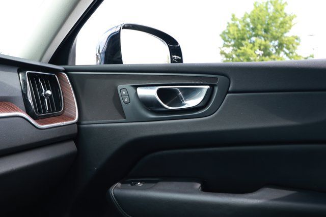 Used 2023 Volvo XC60 B5 Plus FWD image 27