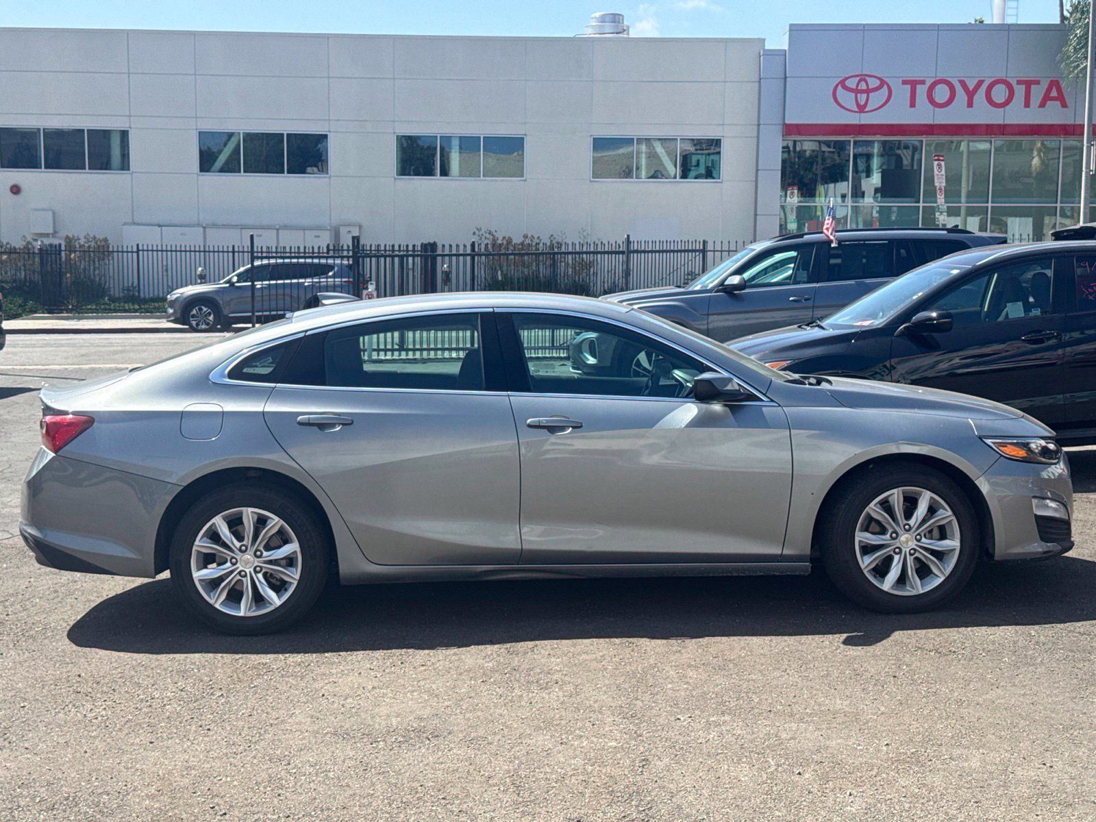 Used 2023 Chevrolet Malibu LT FWD image 2