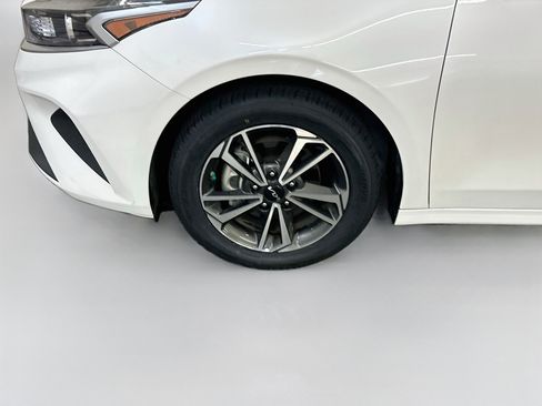 Used 2024 Kia Forte LXS FWD image 11