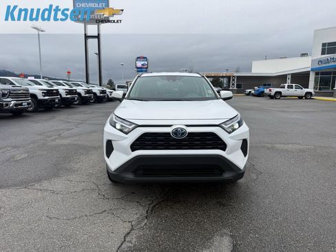 Used 2022 Toyota RAV4 XLE image 2