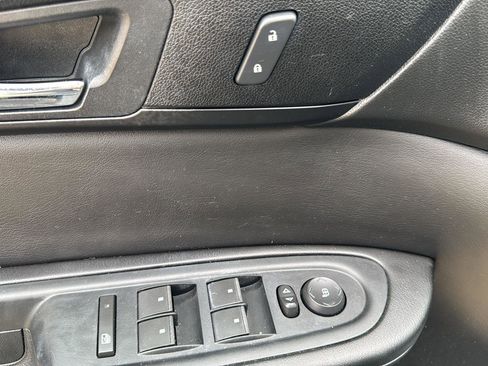 Used 2015 Chevrolet Traverse LT image 12