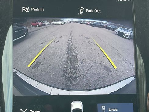 Used 2019 Volvo XC60 T5 Momentum w/ Multimedia Package image 17