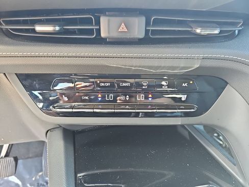 Certified 2023 Buick Envision Essence AWD/4WD image 26