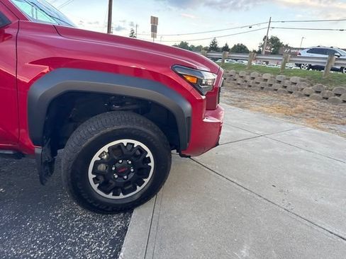 Certified 2025 Toyota Tacoma TRD Off-Road w/ TRD Off Road Upgrade Package AWD/4WD image 22