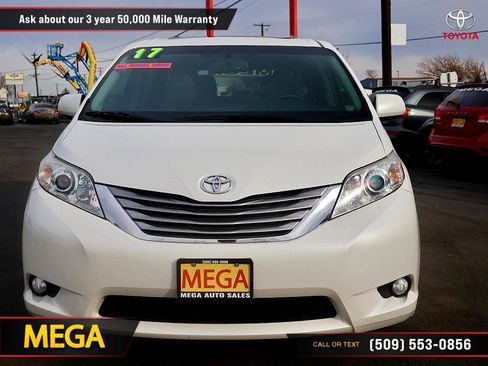 Used 2017 Toyota Sienna XLE image 4