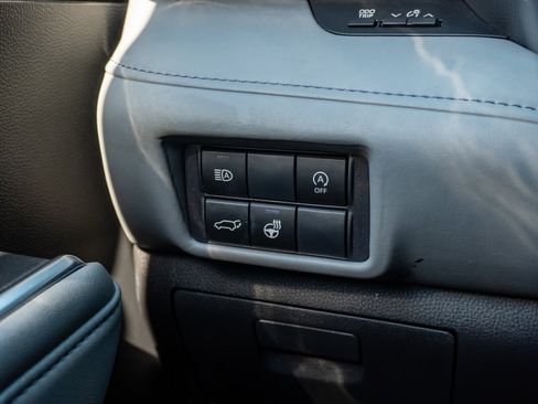 Used 2023 Toyota Highlander Limited FWD image 28